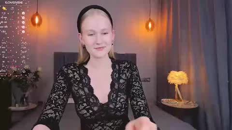 Mia online show from 03-11-25, 07:36