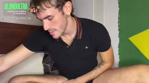 Snapshot of blondultra chatting on 10-28-25, 02:42 blondultra online show from 10-28-25, 02:42