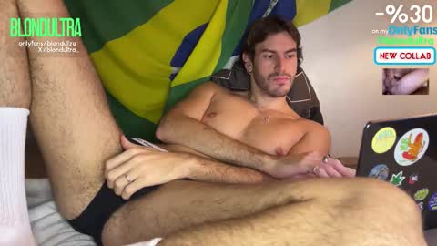 Snapshot of blondultra chatting on 12-14-25, 01:38 blondultra online show from 12-14-25, 01:38