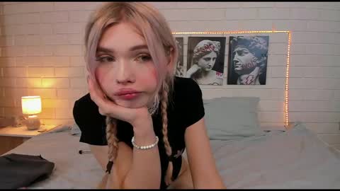 Snapshot of blondy_fina chatting on 09-17-25, 04:36 blondy_fina online show from 09-17-25, 04:36