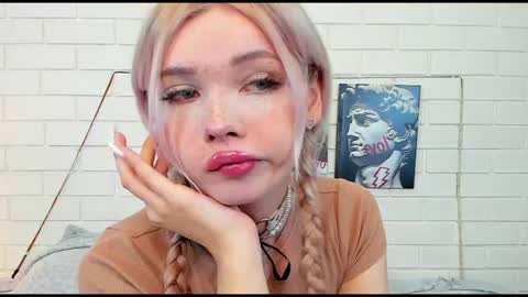 Snapshot of blondy_fina chatting on 09-27-25, 05:01 blondy_fina online show from 09-27-25, 05:01