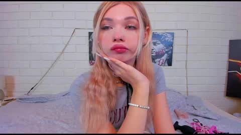 Snapshot of blondy_fina chatting on 10-05-25, 04:44 blondy_fina online show from 10-05-25, 04:44