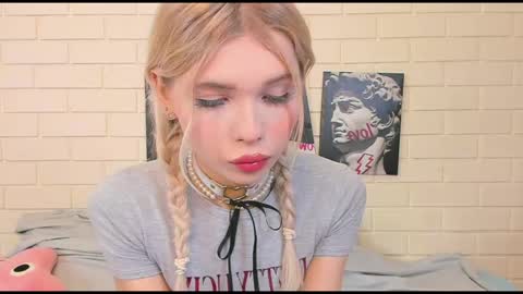Snapshot of blondy_fina chatting on 10-19-25, 04:46 blondy_fina online show from 10-19-25, 04:46