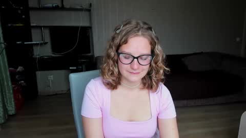 Snapshot of bloomi_lum chatting on 10-10-25, 08:24 Lumi online show from 10-10-25, 08:24