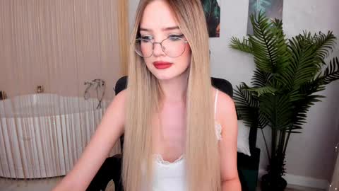 Sophia online show from 02-06-25, 02:11