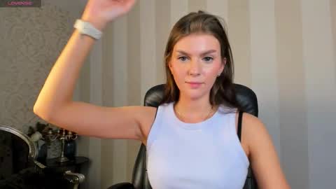 Snapshot of bloomingofvanessa chatting on 02-08-26, 01:03 Vanessa online show from 02-08-26, 01:03