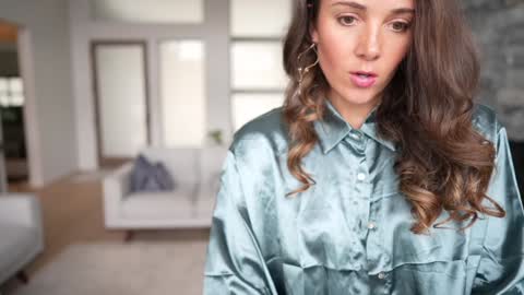 Snapshot of bloomyogi chatting on 01-12-25, 08:36 Emma Bloom online show from 01-12-25, 08:36