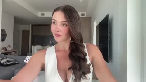 Emma Bloom online show from 06-18-26, 08:57