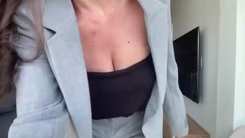 Emma Bloom online show from 06-19-26, 09:40