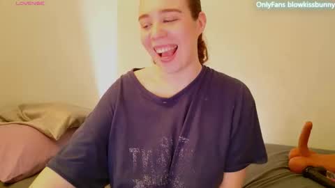 Snapshot of blowkissbunny chatting on 03-02-26, 07:37 Blow Kiss Bunny online show from 03-02-26, 07:37