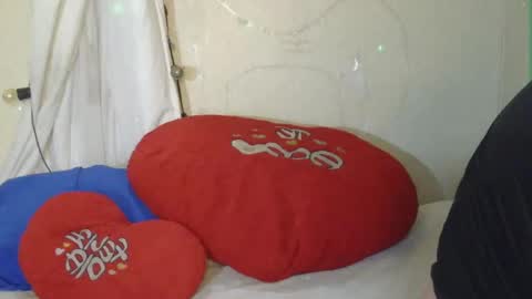 Snapshot of blue_angel33 chatting on 12-10-24, 01:32 kate online show from 12-10-24, 01:32