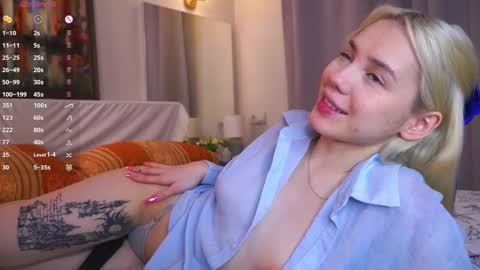 Snapshot of blue_bow chatting on 11-30-25, 05:33 Adeline online show from 11-30-25, 05:33