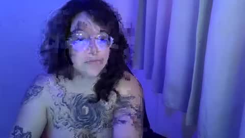 Snapshot of blue_liz chatting on 10-16-25, 07:26 blue_liz online show from 10-16-25, 07:26