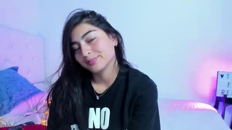 Snapshot of blue_petite chatting on 02-07-26, 09:29 Linda online show from 02-07-26, 09:29