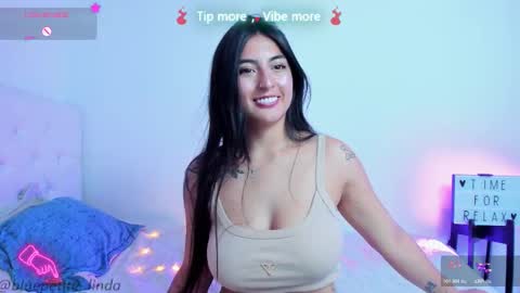 Snapshot of blue_petite chatting on 02-13-26, 06:26 Linda online show from 02-13-26, 06:26