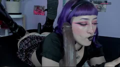 Snapshot of blueberry_____ chatting on 06-30-26, 04:13 Sophie online show from 06-30-26, 04:13