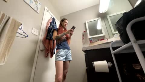 Snapshot of bluebloodednorsewitch chatting on 10-09-25, 02:26 bluebloodednorsewitch online show from 10-09-25, 02:26