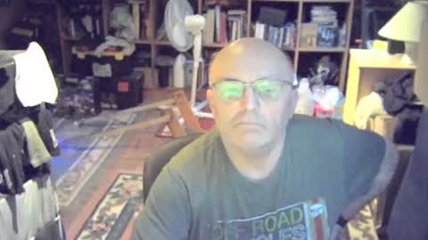 Snapshot of bluebox65 chatting on 02-09-25, 04:40 bluebox65 online show from 02-09-25, 04:40