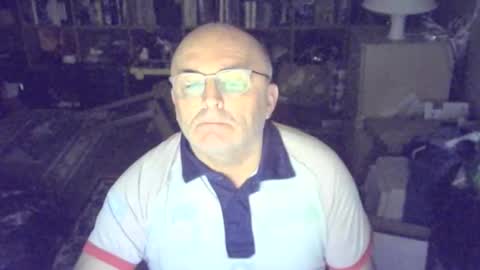 Snapshot of bluebox65 chatting on 11-22-25, 05:34 bluebox65 online show from 11-22-25, 05:34