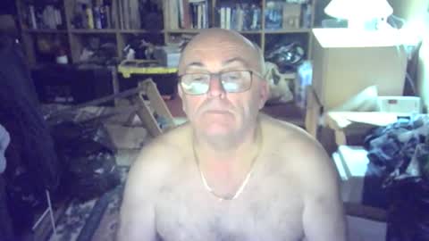 Snapshot of bluebox65 chatting on 11-28-25, 05:37 bluebox65 online show from 11-28-25, 05:37