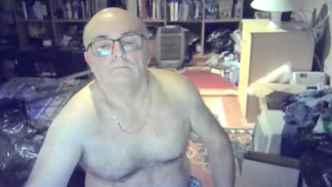 Snapshot of bluebox65 chatting on 12-04-25, 06:49 bluebox65 online show from 12-04-25, 06:49