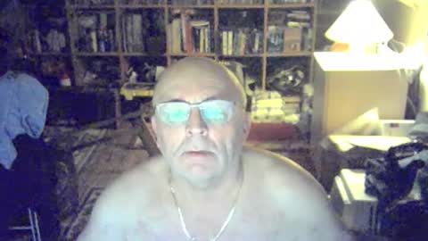 Snapshot of bluebox65 chatting on 12-14-25, 04:34 bluebox65 online show from 12-14-25, 04:34