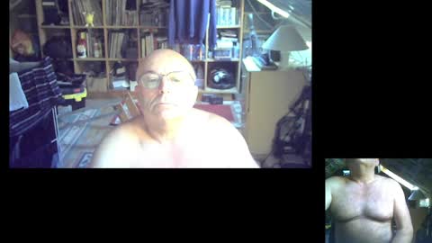 Snapshot of bluebox65 chatting on 06-19-26, 08:51 bluebox65 online show from 06-19-26, 08:51