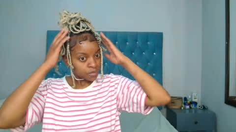 Snapshot of bluedi622952 chatting on 06-22-26, 06:32 Tee online show from 06-22-26, 06:32