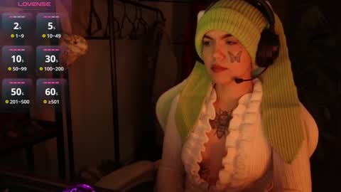 Snapshot of bluedweeb chatting on 12-26-24, 12:59 Blue online show from 12-26-24, 12:59