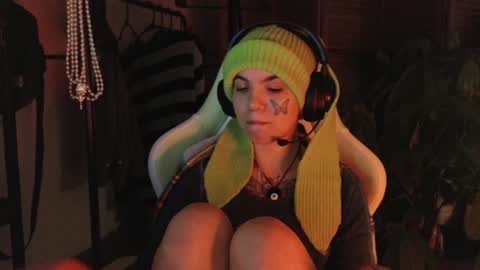 Snapshot of bluedweeb chatting on 01-31-25, 02:15 Blue online show from 01-31-25, 02:15