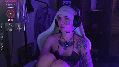 Snapshot of bluedweeb chatting on 02-28-25, 11:36 Blue online show from 02-28-25, 11:36