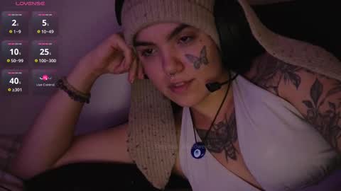 Snapshot of bluedweeb chatting on 10-05-25, 03:38 Blue online show from 10-05-25, 03:38