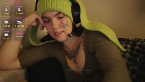 Snapshot of bluedweeb chatting on 11-16-25, 03:56 Blue online show from 11-16-25, 03:56