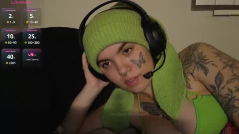 Snapshot of bluedweeb chatting on 11-17-25, 04:51 Blue online show from 11-17-25, 04:51