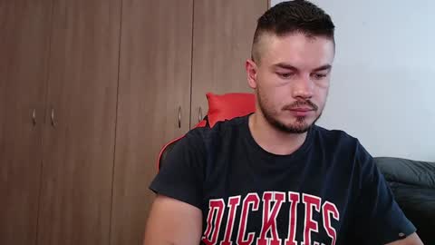 blueeyeboy0 online show from 01-08-25, 12:37