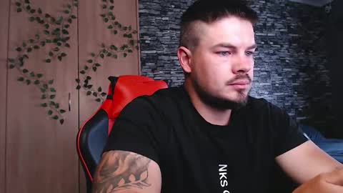 blueeyeboy0 online show from 11-10-25, 11:53