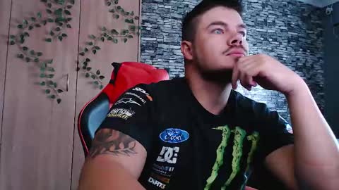 blueeyeboy0 online show from 11-17-25, 06:41