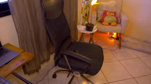 FLORAA online show from 05-28-26, 01:52