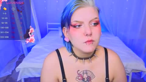 Snapshot of bluelunaray chatting on 09-24-25, 11:02 Hi my name is Lunaray online show from 09-24-25, 11:02