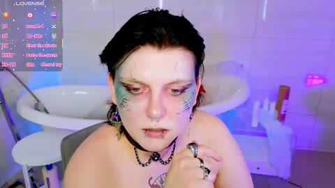 Snapshot of bluelunaray chatting on 10-25-25, 10:34 Hi my name is Lunaray online show from 10-25-25, 10:34