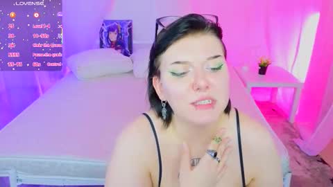 Snapshot of bluelunaray chatting on 11-09-25, 11:08 Hi my name is Lunaray online show from 11-09-25, 11:08