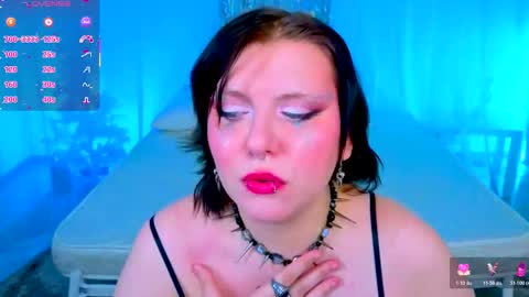 Snapshot of bluelunaray chatting on 12-20-25, 10:44 Hi my name is Lunaray online show from 12-20-25, 10:44