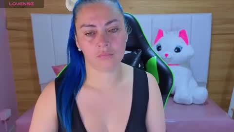 Mia  online show from 01-10-26, 01:02