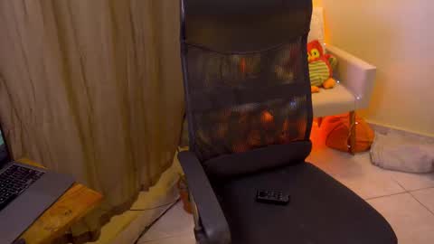 FLORAA online show from 10-25-25, 02:02