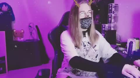 Snapshot of bluespanking chatting on 12-17-25, 10:16 Blue online show from 12-17-25, 10:16