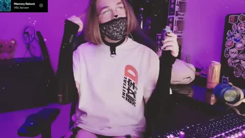 Snapshot of bluespanking chatting on 01-06-26, 01:31 Blue online show from 01-06-26, 01:31