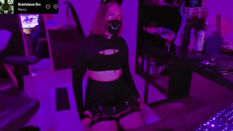 Snapshot of bluespanking chatting on 02-10-26, 09:08 Blue online show from 02-10-26, 09:08