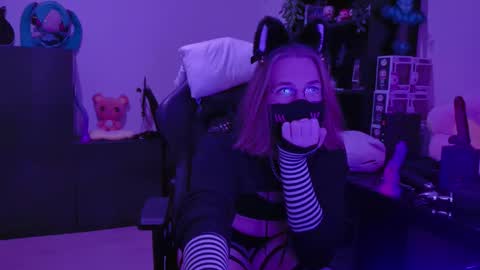 Snapshot of bluespanking chatting on 02-15-26, 06:48 Blue online show from 02-15-26, 06:48