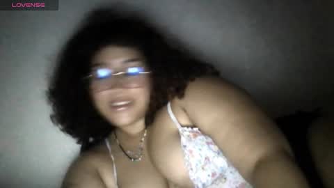 Snapshot of bluevelvett__ chatting on 02-25-26, 04:33 blue online show from 02-25-26, 04:33