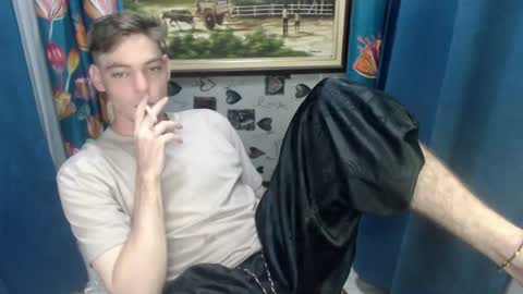 Snapshot of blueyedboyinasia chatting on 06-12-26, 04:22 blueeyedboyisasia online show from 06-12-26, 04:22